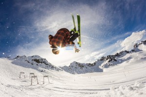 贝尔巴托夫点评卡塞米罗染红，判罚无误，球员需更机警