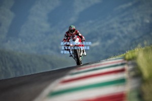 战术换位激活边路攻防 蓝军高压逼抢客场逼平领头羊