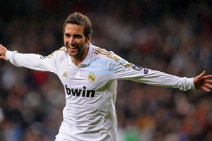 拜仁后防新气象，德利赫特盛赞团队力量，为马奎尔重生喝彩